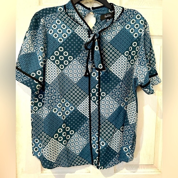 NWOT Lipslide Teal/White/Black Tie Front - Picture 1 of 10